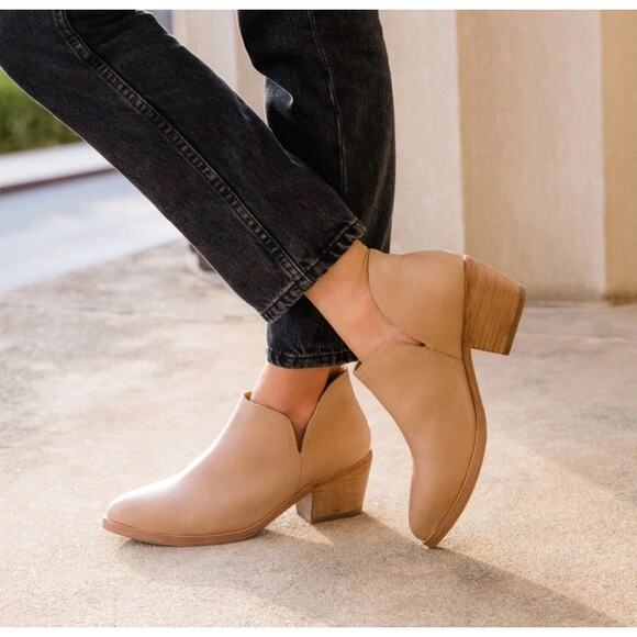 Nisolo Mia Everyday Almond Leather Water Resistant Heeled Ankle Bootie 6.5 - Picture 1 of 12